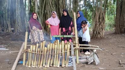 Tradisi Malamang (memasak lemang) di Koto Dalam Jaya bukan sekadar aktivitas kuliner,...