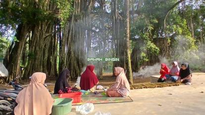 Simbol Kebersamaan di Bawah Naungan "Raksasa" Alam